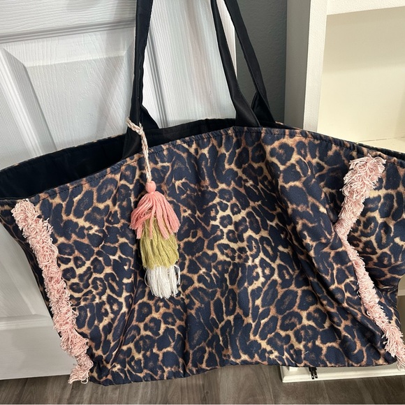 Debbie Katz Leopard Print Tote Bag with Tassel Accent - Picture 1 of 5
